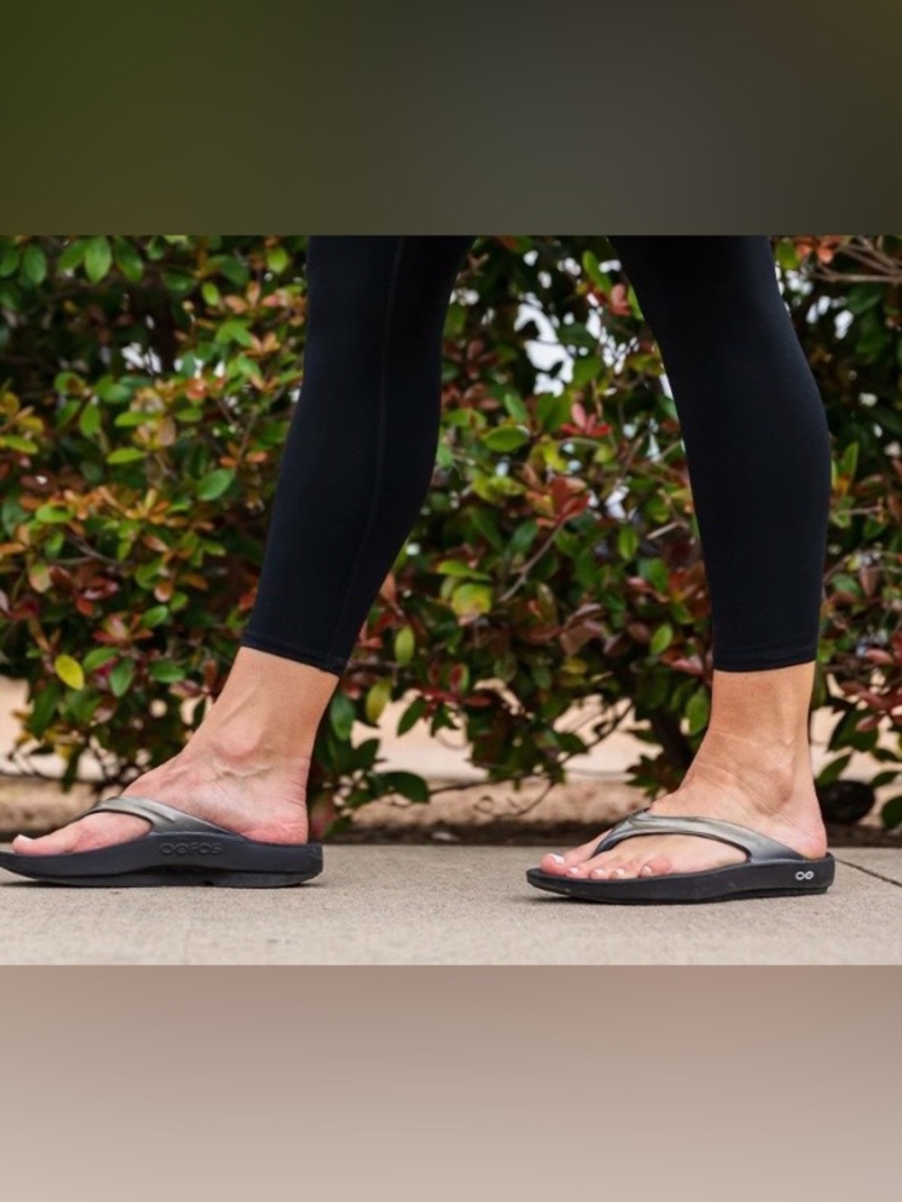OOFOS Women's OOlala Luxe Recovery Thong Sandals